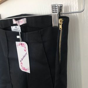 NWT Skinny Jeggings with Side Zip Detail